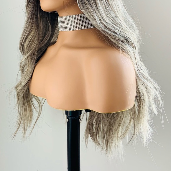 Easy to Wear Effortless Style 20” Ombre Ash Synthetic Wig - Picture 6 of 15